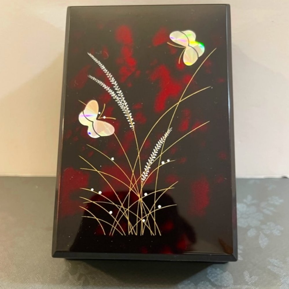 Vtg Japanese Cherry Laquered Playing Card Holder with Butterfly motif Ex. Cond.
